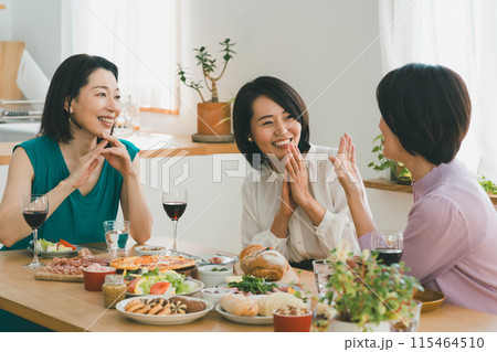 a forty-something woman 115464510