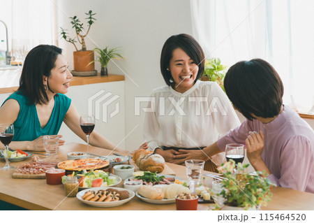 a forty-something woman 115464520