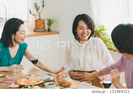 a forty-something woman 115464522