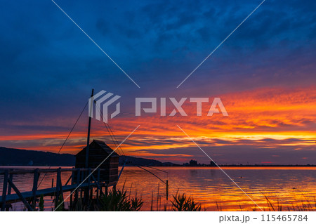 夕暮れの東郷湖 115465784