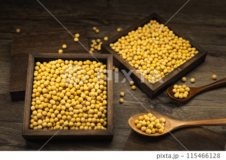 Wooden spoon, wooden box, soybeans 115466128