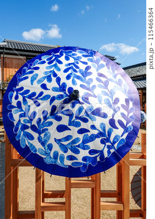 春のイベント倉敷春宵あかり デニムカラーの和傘（岡山県倉敷市） 115466364