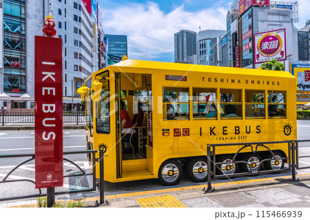 日本の東京都市景観 幸せを運ぶ黄色のイケバスなどを望む＝6月12日、池袋駅東口 115466939
