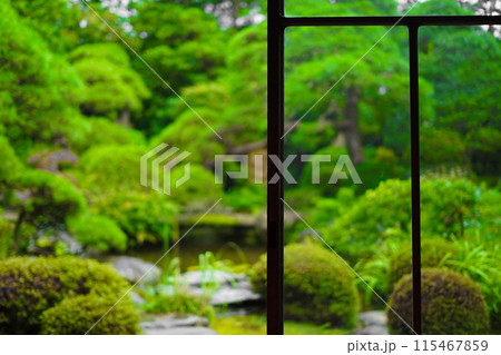 日本家屋の縁側 115467859