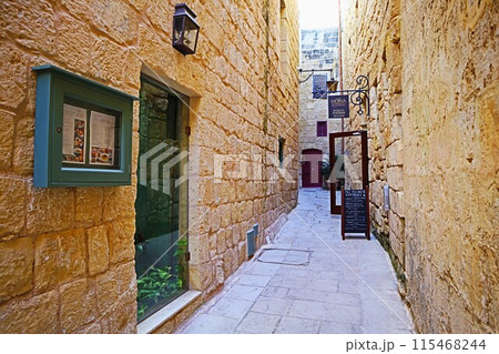マルタ島イムディーナの路地裏 115468244