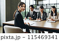 会議をするビジネスパーソン 115469341