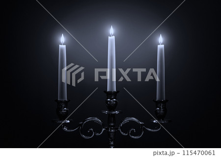 Bronze triple candlestickのイラスト素材 [115470061] - PIXTA