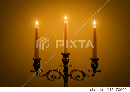 Bronze triple candlestickのイラスト素材 [115470063] - PIXTA