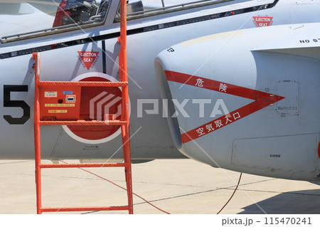 T-4練習機のエアインテーク T-4練習機のエアインテーク 115470241