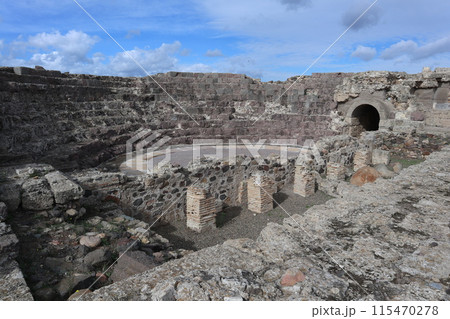 サルディーニャ、ノーラ遺跡の劇場 115470278