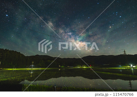 田園風景と天の川 115470766