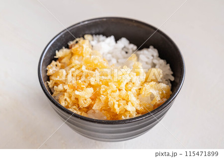 たぬき丼作り たぬき丼作り 115471899