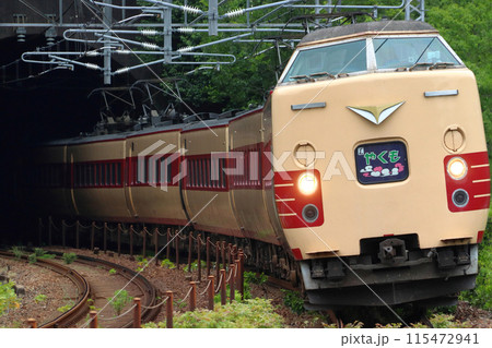 伯備線特急やくも号：381系電車（国鉄色リバイバル編成） 115472941