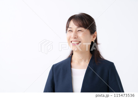 女性　ポートレート 115473536