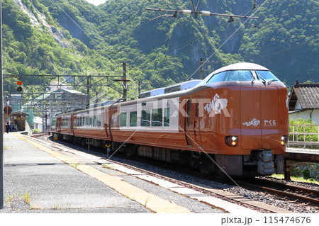 伯備線特急やくも号（新型273系電車：岡山⇔出雲市） 115474676