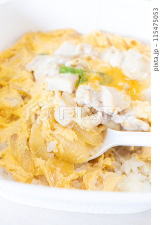 おいしいコンビニの親子丼弁当 おいしいコンビニの親子丼弁当 115475053