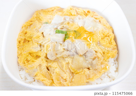 おいしいコンビニの親子丼弁当 おいしいコンビニの親子丼弁当 115475066