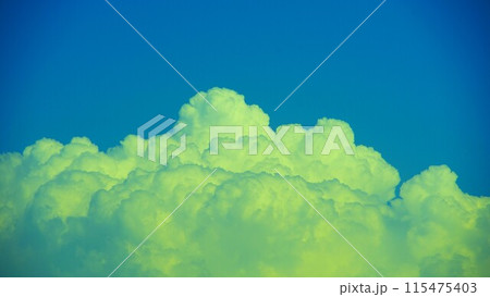 猛暑の今年初の入道雲。 猛暑の今年初の入道雲。 115475403