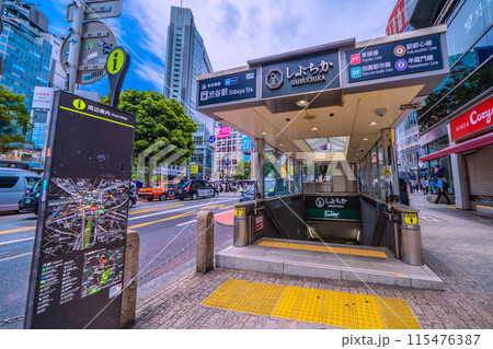 日本の東京都市景観 渋谷駅(出入口A7b)・しぶちかや渋谷スクランブル交差点などを望む=6月12日 日本の東京都市景観 渋谷駅(出入口A7b)・しぶちかや渋谷スクランブル交差点などを望む=6月12日 115476387