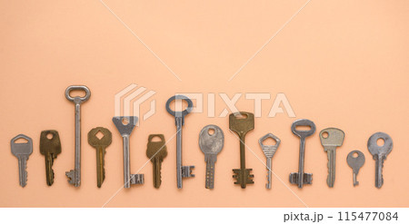 Key pattern. Background from different old keys. view from above. Key pattern. Background from different old keys. view from above. 115477084