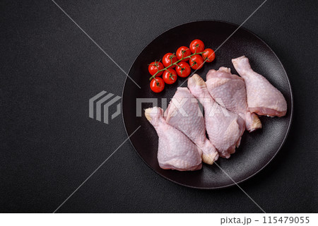 Raw chicken legs with salt, spices and herbs 115479055
