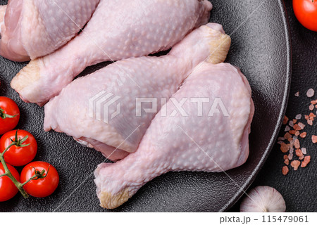 Raw chicken legs with salt, spices and herbs 115479061