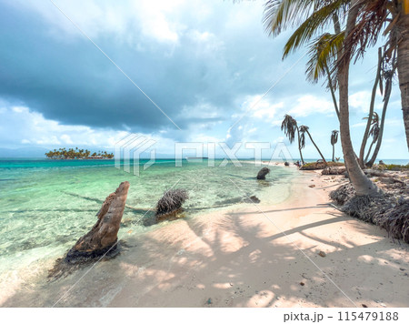 San Blas islands in Panama, tropical beach San Blas islands in Panama, tropical beach 115479188