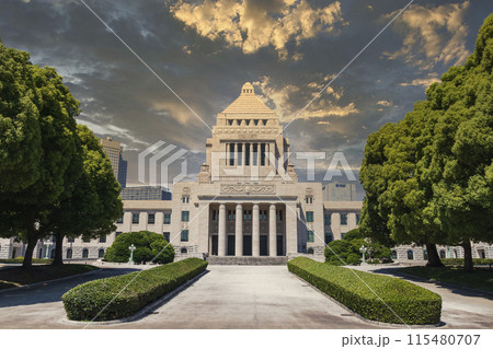 「東京都」ドラマチックのな空と国会議事堂　空合成 115480707