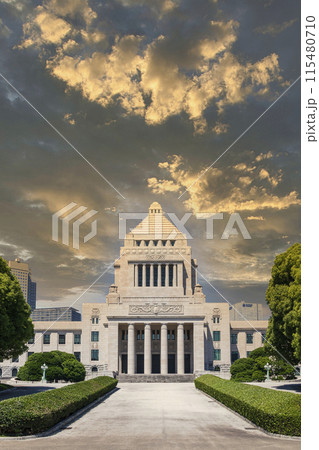 「東京都」ドラマチックのな空と国会議事堂　空合成 115480710