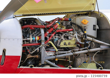 練習機のエンジンルーム 練習機のエンジンルーム 115480739
