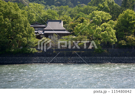 宇治観光　宇治川沿岸の民家　京都府宇治市 115480842