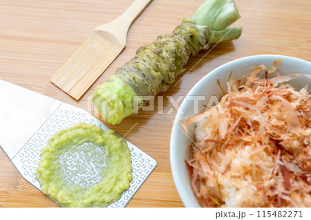 本わさび わさび丼 生わさび 盛付前 鰹節 本わさび わさび丼 生わさび 盛付前 鰹節 115482271