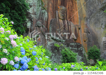 普光寺摩崖仏と紫陽花（豊後大野市） 115482306