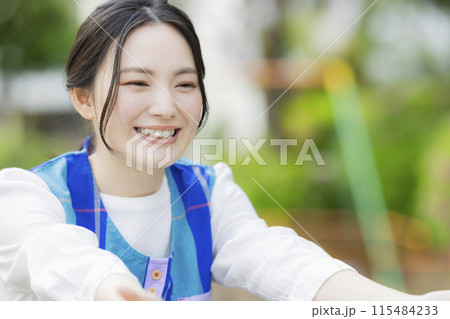 公園の保育士 　 115484233