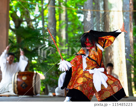 大分県長浜神楽　西寒田神社の様子 115485223