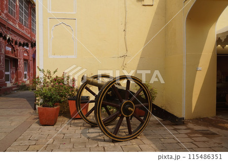 インド ジャイプール シティパレスの大砲 115486351