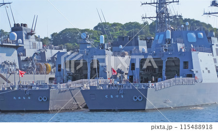 米軍横須賀基地に停泊する自衛隊の護衛艦 115488918