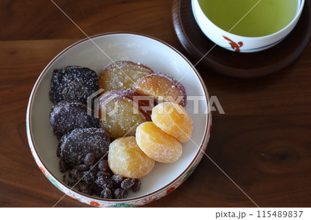 甘納豆と緑茶 115489837