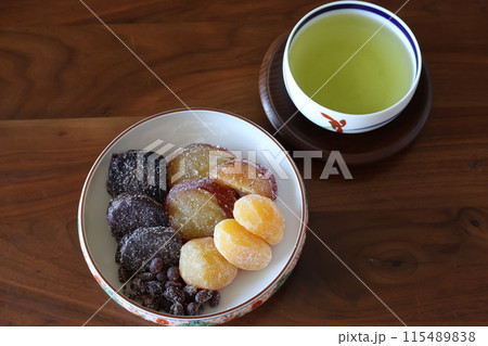 甘納豆と緑茶 115489838