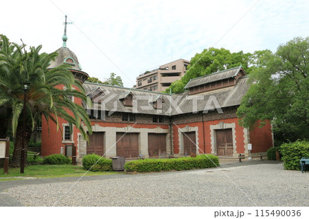 異国情緒あふれる神戸市立相楽園にある小寺家厩舎 115490036