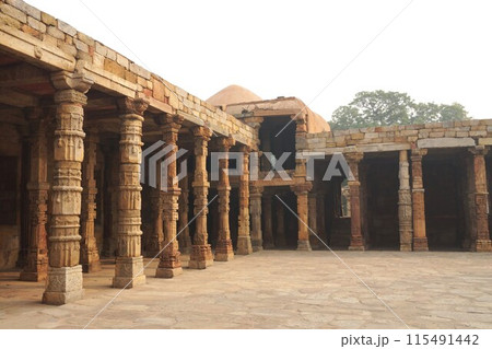 インド デリー クトゥブ･ミナールの遺跡 115491442