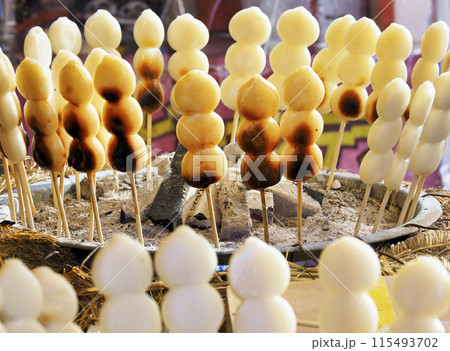 屋台の串焼きだんご 115493702