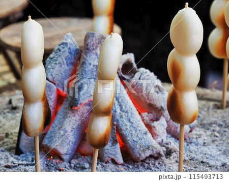 屋台の串焼きだんご 115493713