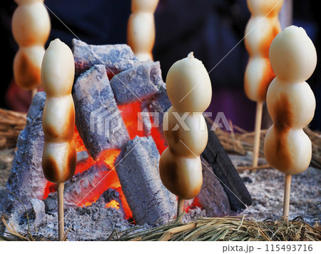 屋台の串焼きだんご 115493716