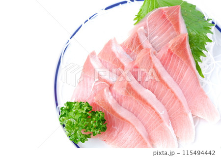 よく脂がのって美味しそうなブリの刺身 よく脂がのって美味しそうなブリの刺身 115494442