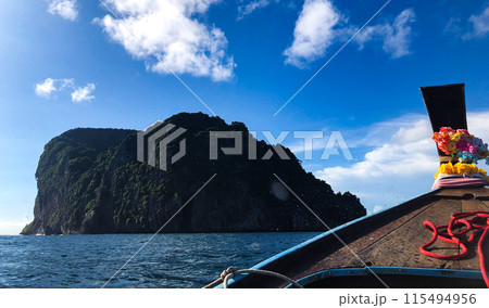 ピピ島付近をボートで冒険 タイ旅行 ピピ島付近をボートで冒険 タイ旅行 115494956