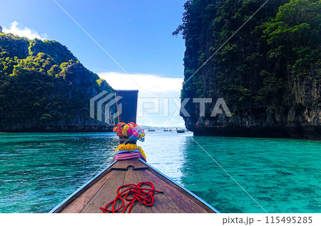 ピピ島 マヤビーチ 近くの海の風景 115495285