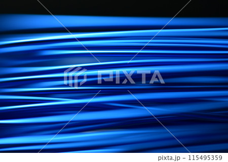 抽象的背景素材　青色の光線　ライン　黒背景　ビジネス 115495359