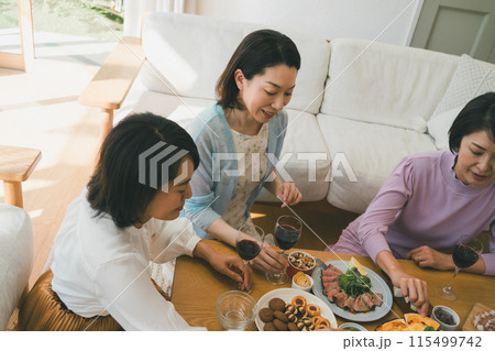 40代女性のホームパーティー 40代女性のホームパーティー 115499742