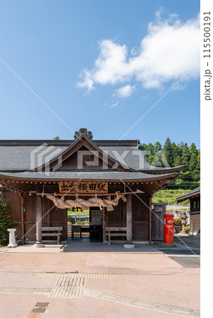 〈島根県〉出雲横田駅〜社殿造りの駅舎 115500191